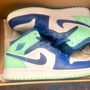 Girls or boys size 6.5